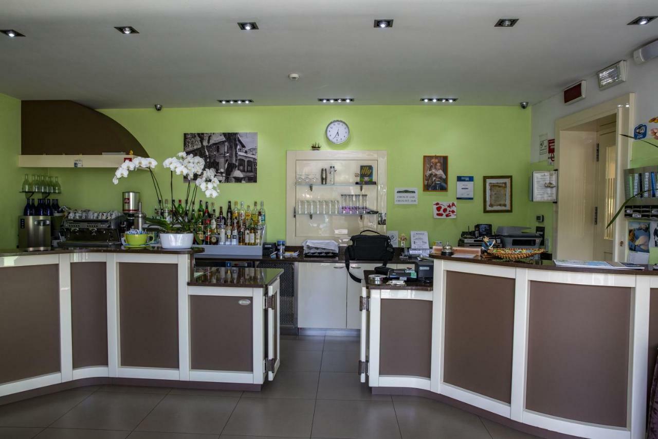 Hotel Lauro Граведона Екстериор снимка